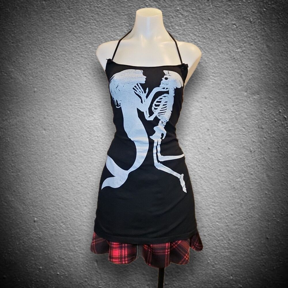 1 of 1 DIY no sew T alteration goth alt punk RAW hems fits up to 18W  grunge
